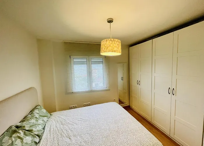 Elegante, Bonito, Buenas Vistas Y Cerca De La Nogalera Appartamento *